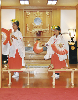 事前に舞の稽古も行われた