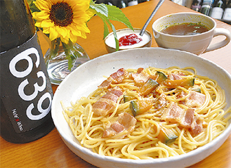 人気の日替わりランチはスープとデザート付で９６０円