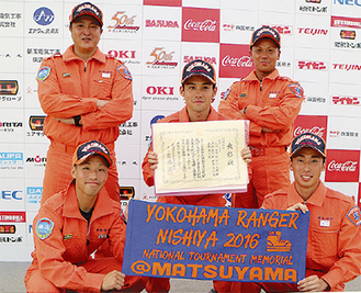 小川さん（左上）、伊藤さん（右上）、渡辺さん（左下）、早川さん（右下）、森野さん（中央）