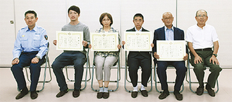 （左から）宮代署長、横川さん、野口知子さん、加藤さん、野口稔さん、高野会長