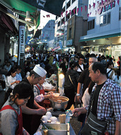昼とは違う姿楽しむ