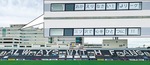 ４日のリーグ再開時にはホーム・ニッパツ三ツ沢球技場に隣接する市民病院の窓に医療従事者からのメッセージが貼られていた