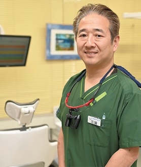 ｢入れ歯で悩む患者さんを救いたい｣と話す三須院長