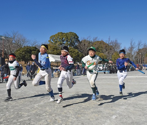 選抜リレー（６年生）のスタート直後