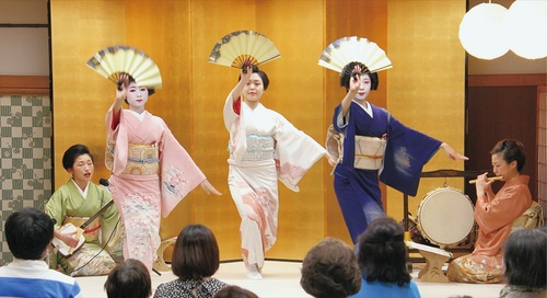 出演する横浜芸者