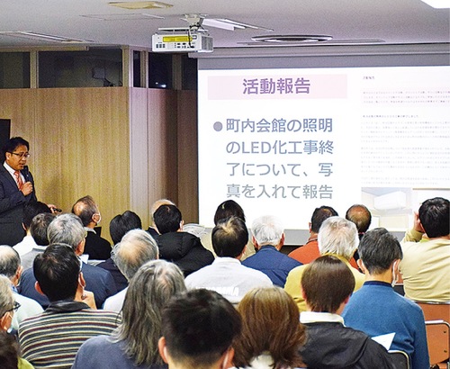 事業者の説明を聞く参加者