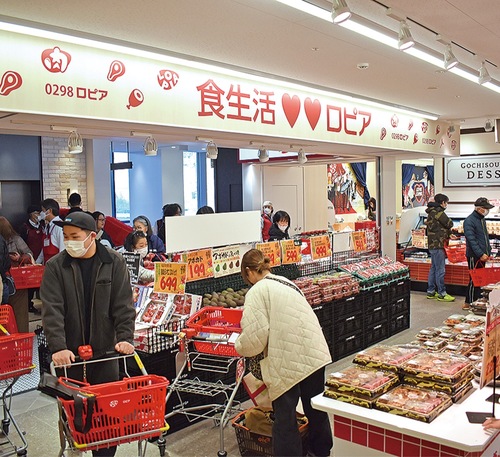 開業初日から多くの人が訪れた