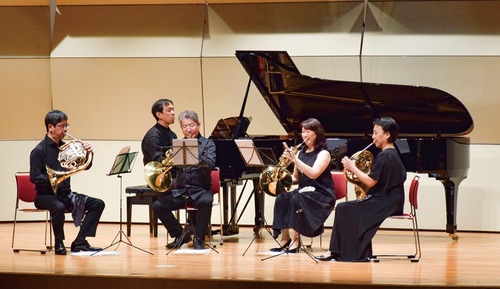 「福ちゃんと愉快な仲間たち」による演奏