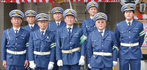 制服姿のメンバー