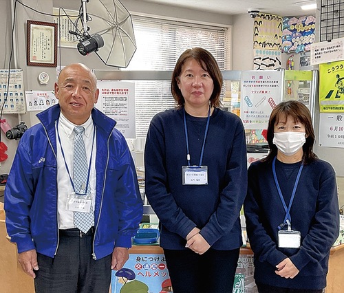 窓口業務を担う保土ケ谷安協のスタッフら