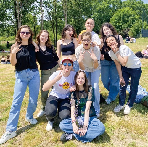 過去の留学の様子（市提供）