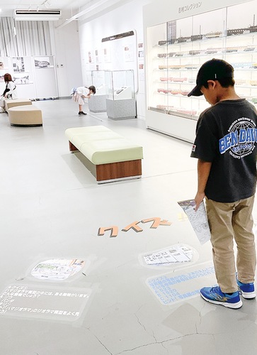 涼しい館内でクイズラリーが楽しめる