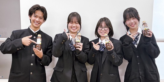 丹精込めて作った商品で大会に臨む生徒