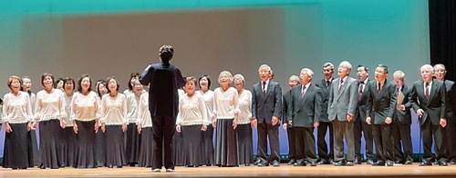 ほどがや区の歌合唱団の発表