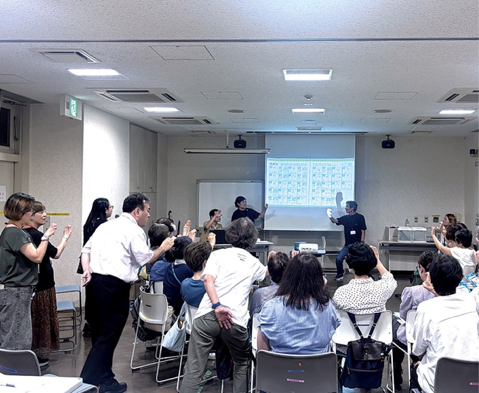 当事者が手話指導　区民ら、あいさつ学ぶ