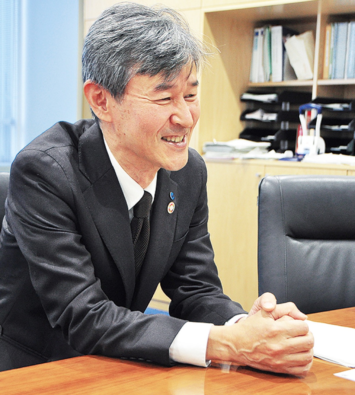 取材を受ける梅原副学長