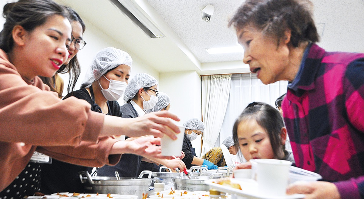 留学生が母国の味振る舞う