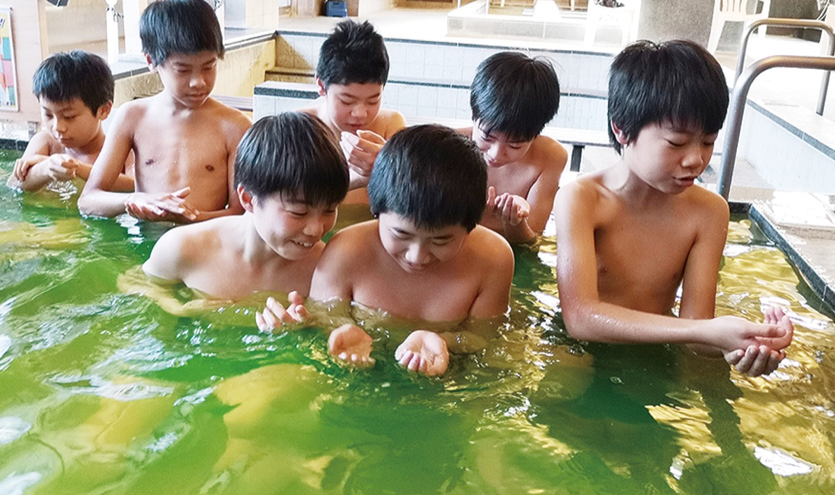 小学生男子風呂 上星川小6年2組 入浴剤プロデュース 満天の湯で29日まで ...