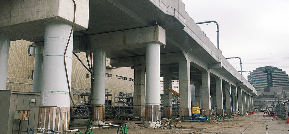 星川駅周辺の高架下