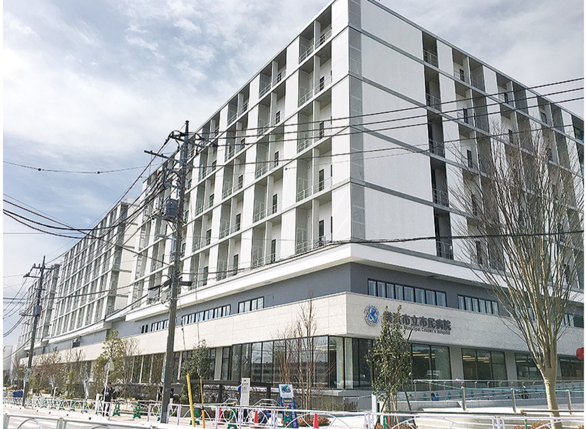 ５月の開院へ向け工事が最終段階にある新病院