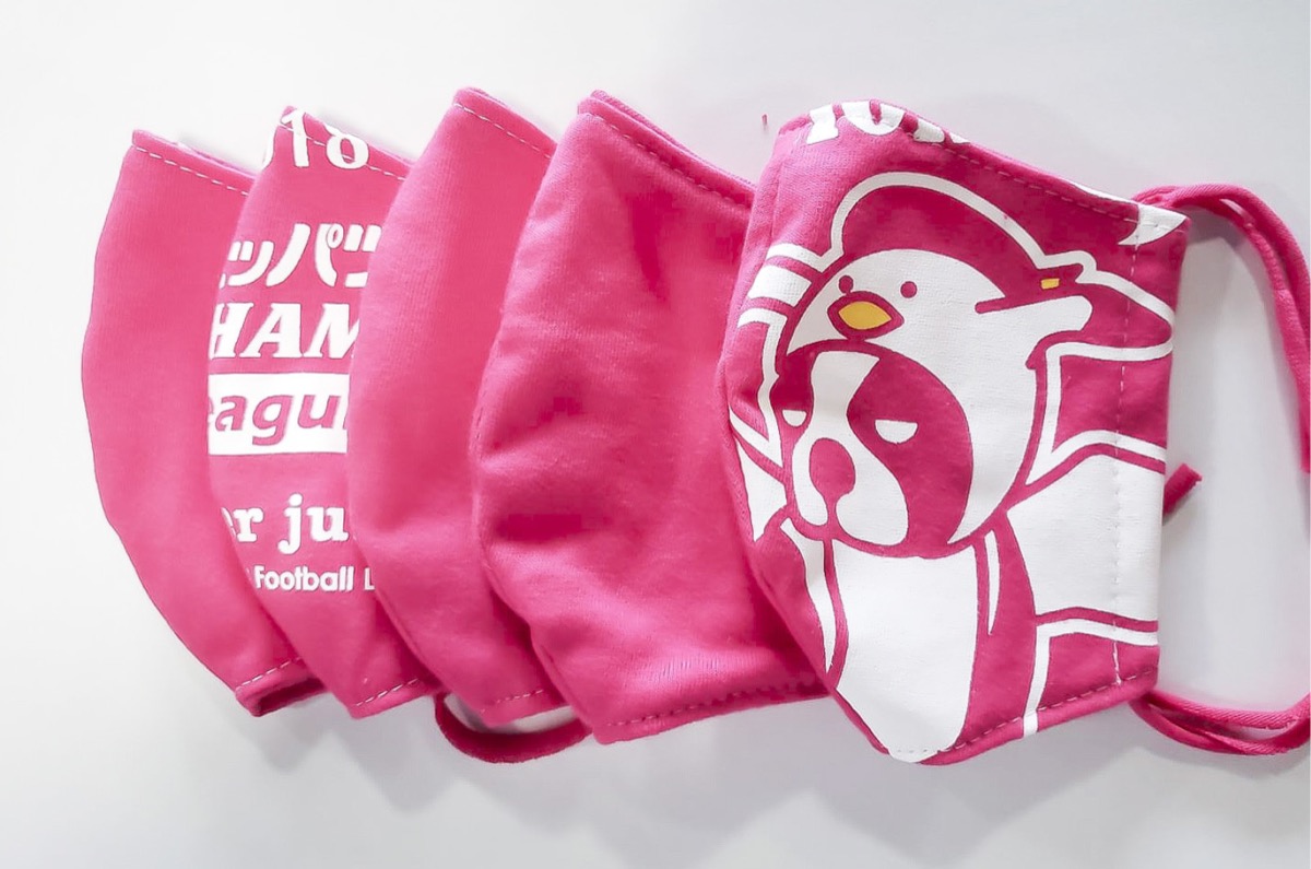 チームグッズのＴシャツを素材にしたマスク