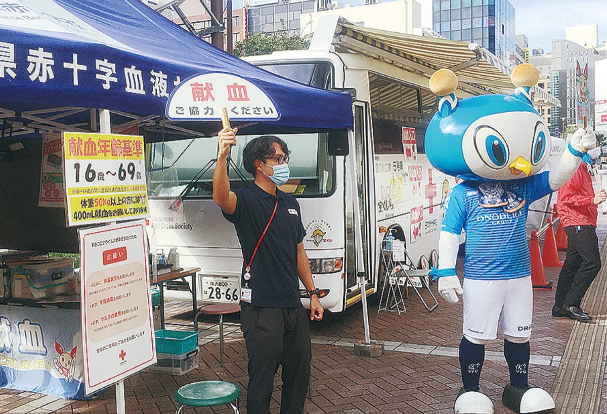 乗降客や買い物客らに協力を呼びかける「フリ丸」