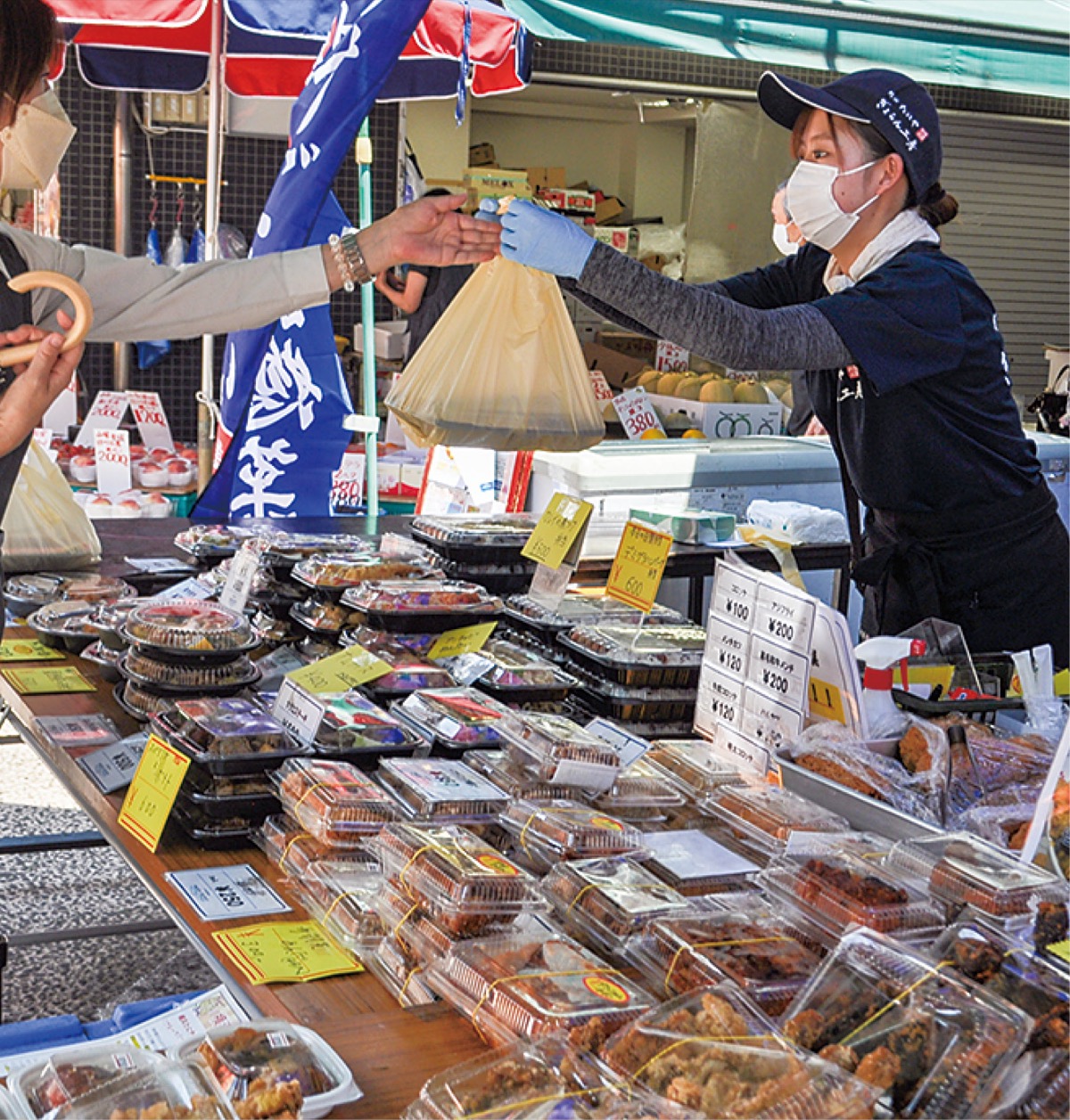 オープンから３年、「たにやの味」を求めて毎日、行列ができる