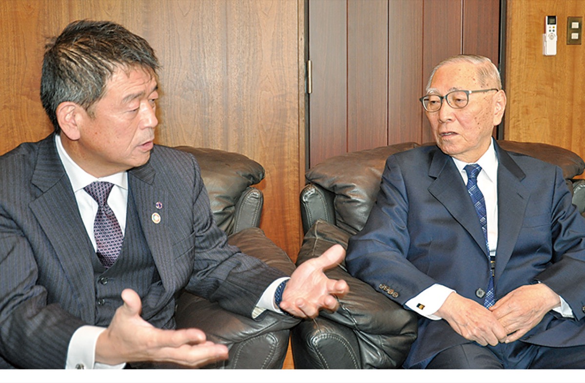 工藤代表取締役(左)の石井さん(右)
