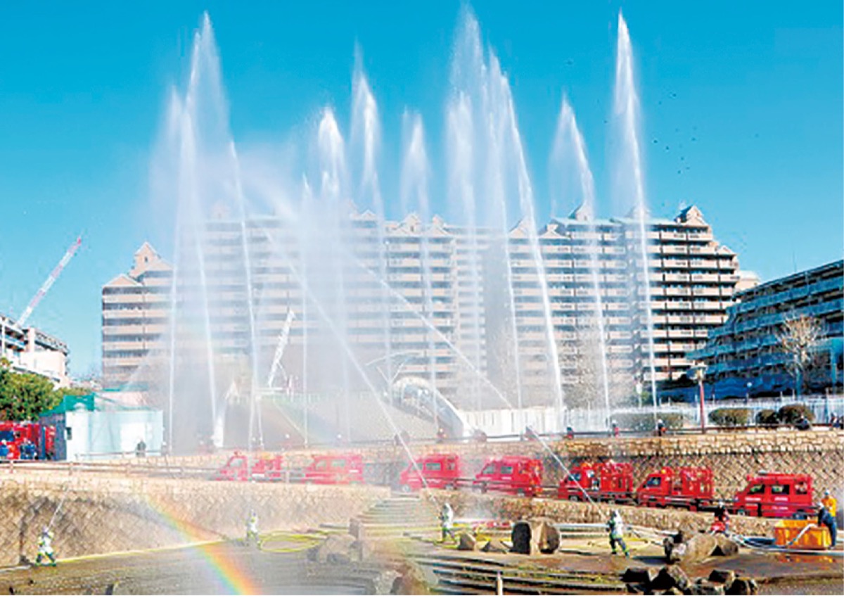一斉放水も復活(写真は2019年)