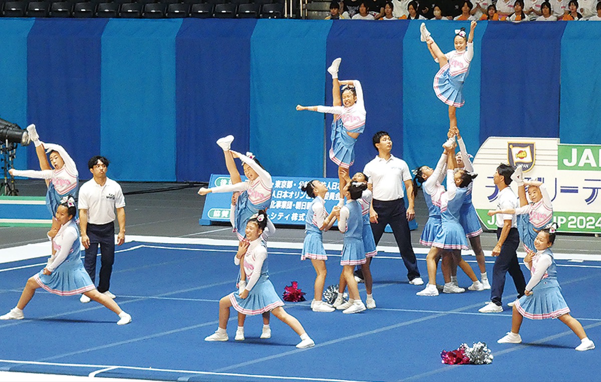 チアリーディング　チアガール　ダウンジャケット Mrs.ARROWS on X: 