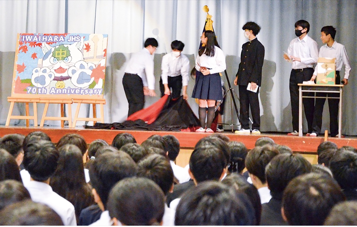 創立70周年記念式典で披露された壁画