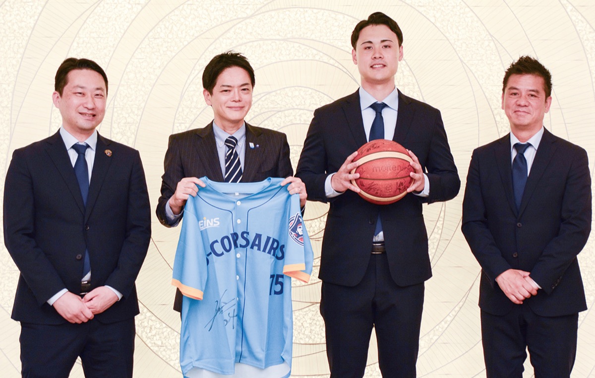 シーズン終了を市長へ報告