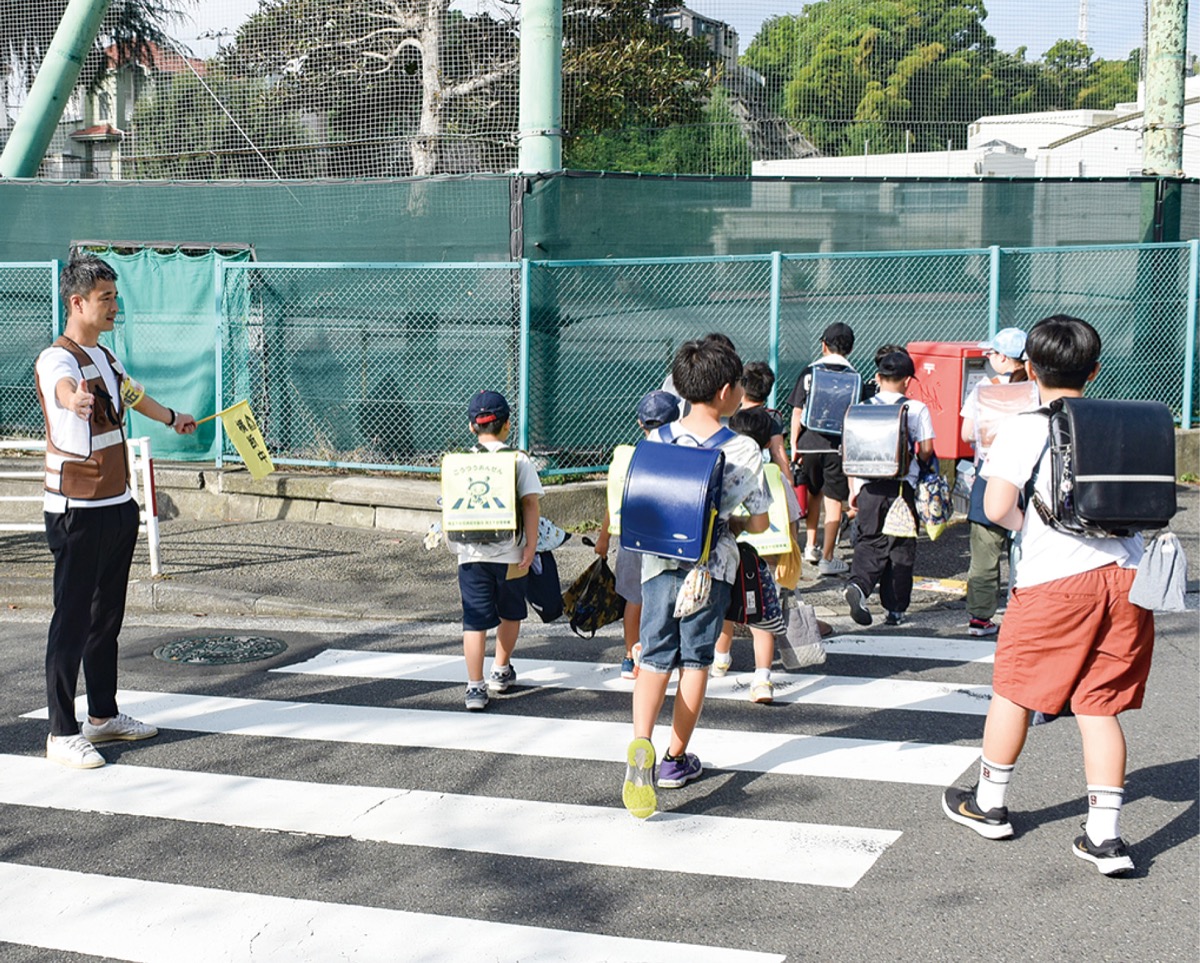隣接小児童の登校見守り