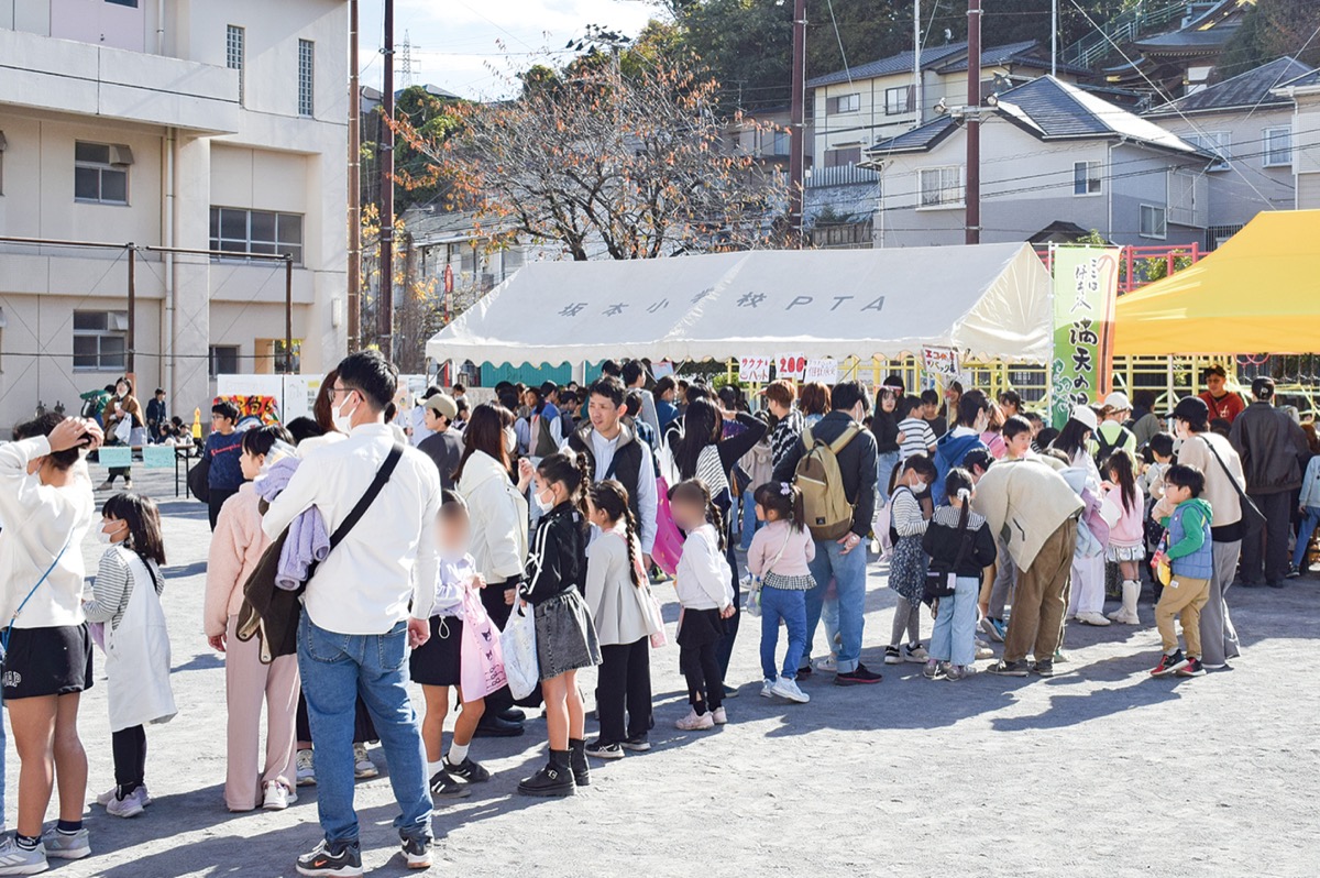親子連れなどでにぎわう
