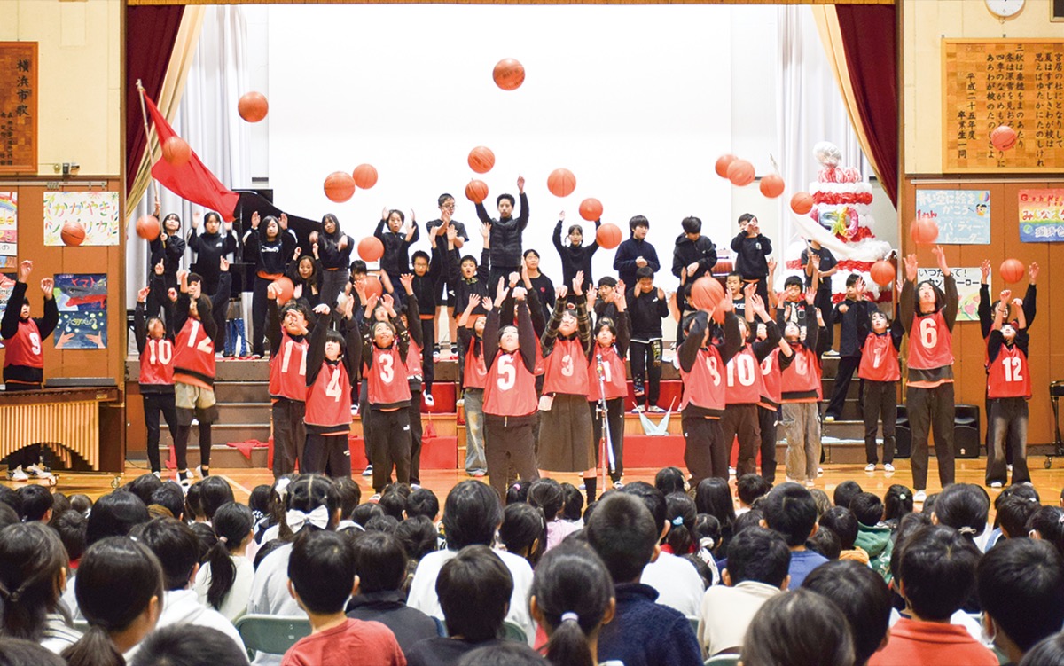 合奏と合唱で児童一体に