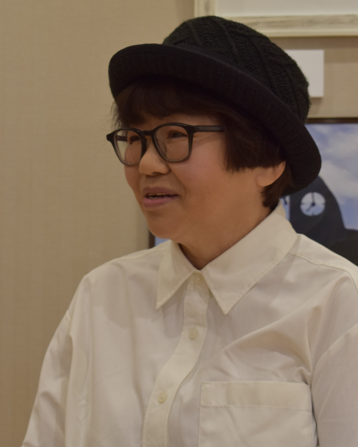 ゆきえ@葉っぱ刺繍さん（67）【プロフィール】1958年生まれ、保土ケ谷区在住。東京都出身。専業主婦として過ごすなかで、心の不調を抱えた時期も。そんな母を支えたいと願った息子の勧めで、2019年よりInstagram投稿を始める。紙粘土作品や色鉛筆画などを経て、息子と同じ「葉っぱ」を舞台にした刺繍の世界へ。SNSでの発信と日々の積み重ねを通じ、現在は独自の表現スタイルを確立している。