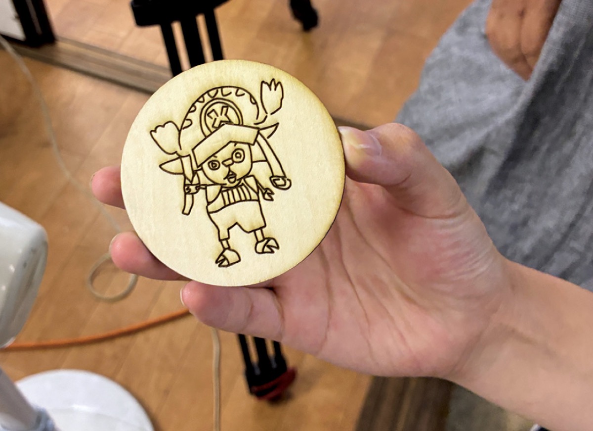 交流会で作ったコースター＝佐藤さん提供