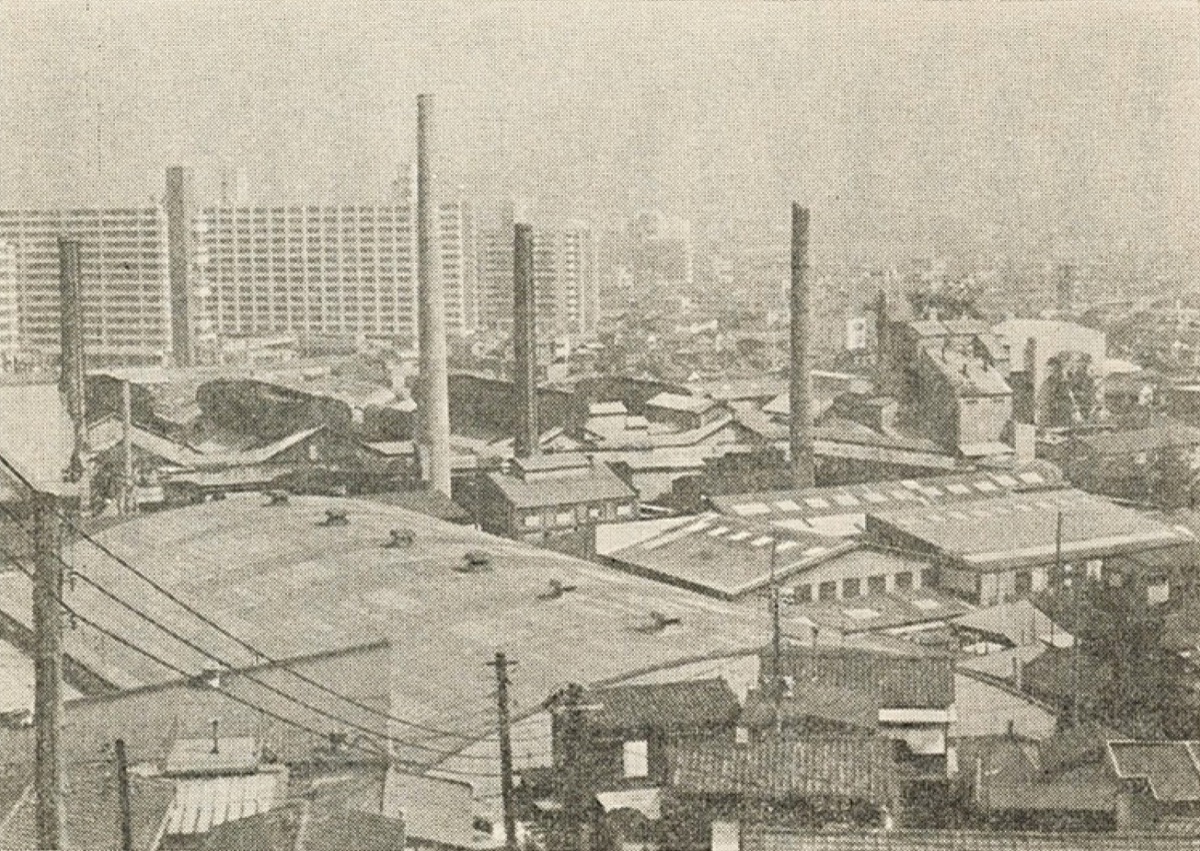 写真２：昭和50年頃の日本硝子横浜工場（『保土ケ谷ものがたり』より）