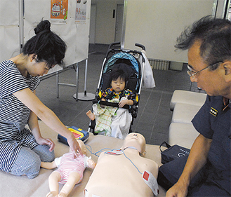 小児の人形を使った心肺蘇生法も学ぶことができた