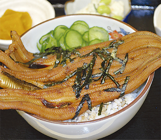旧東海道で楽しめる煮穴子丼