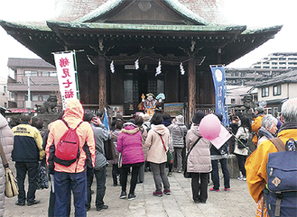 多くの人が集まる熊野神社