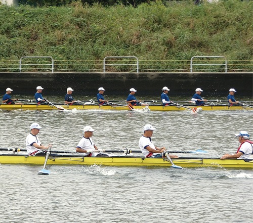 盛り上がるレースの様子＝提供