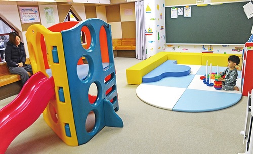 新しくなったプレイルーム（写真は寺尾地区センター）