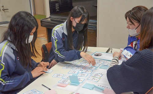 困りごとを話し合う生徒たち