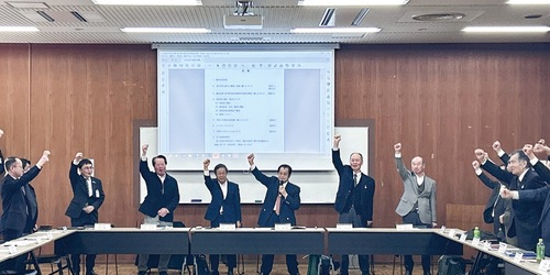 士気を高める委員たち