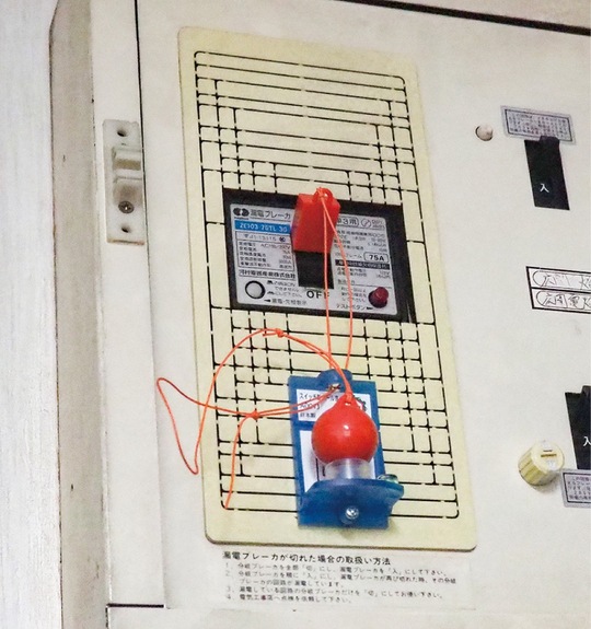 設置が簡易な、おもり式の感震ブレーカー