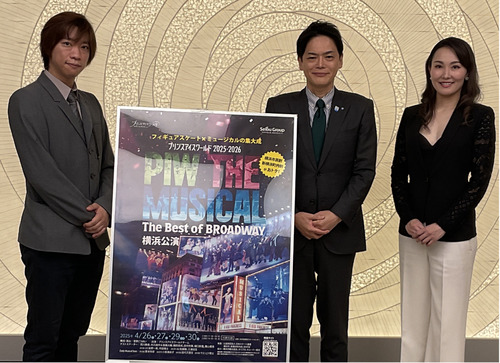 山中市長（中央）に公演をＰＲする松永選手（右）と小林選手（左）