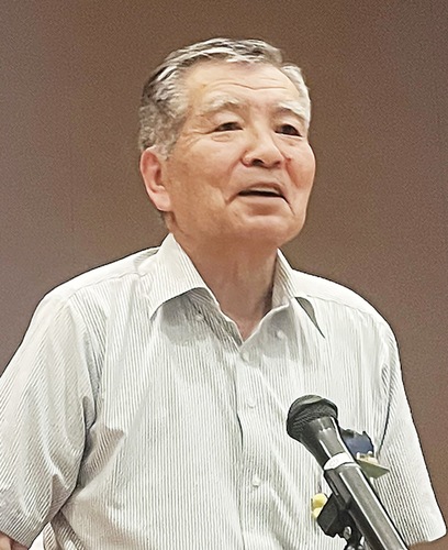 あいさつする中村会長