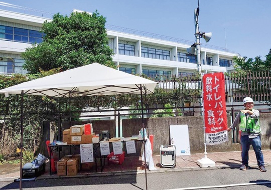 支援ステーションとなるテント