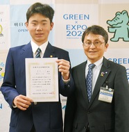 全国出場を区長に報告